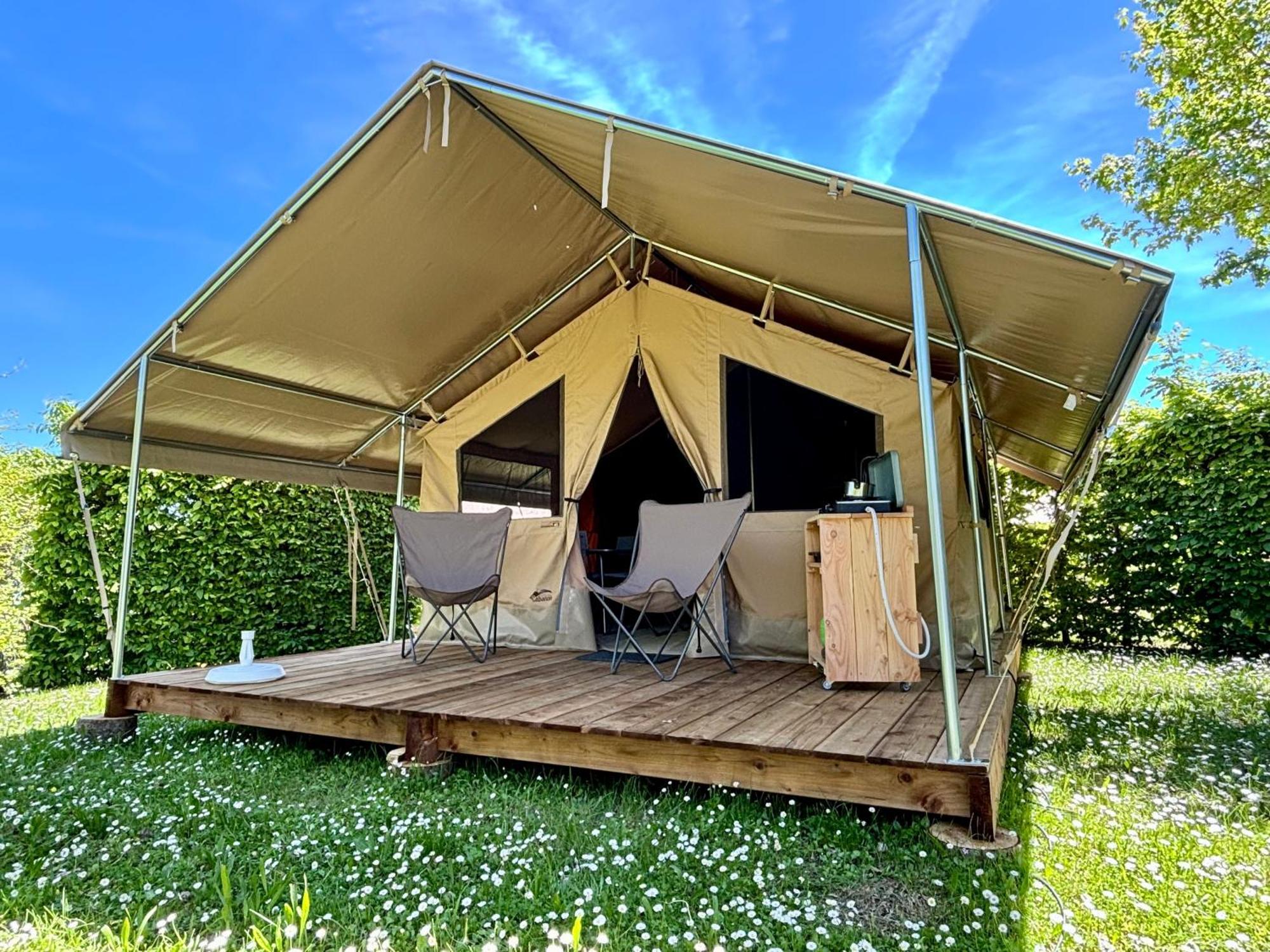 Camping Onlycamp Pierre & Sources Volvic Esterno foto