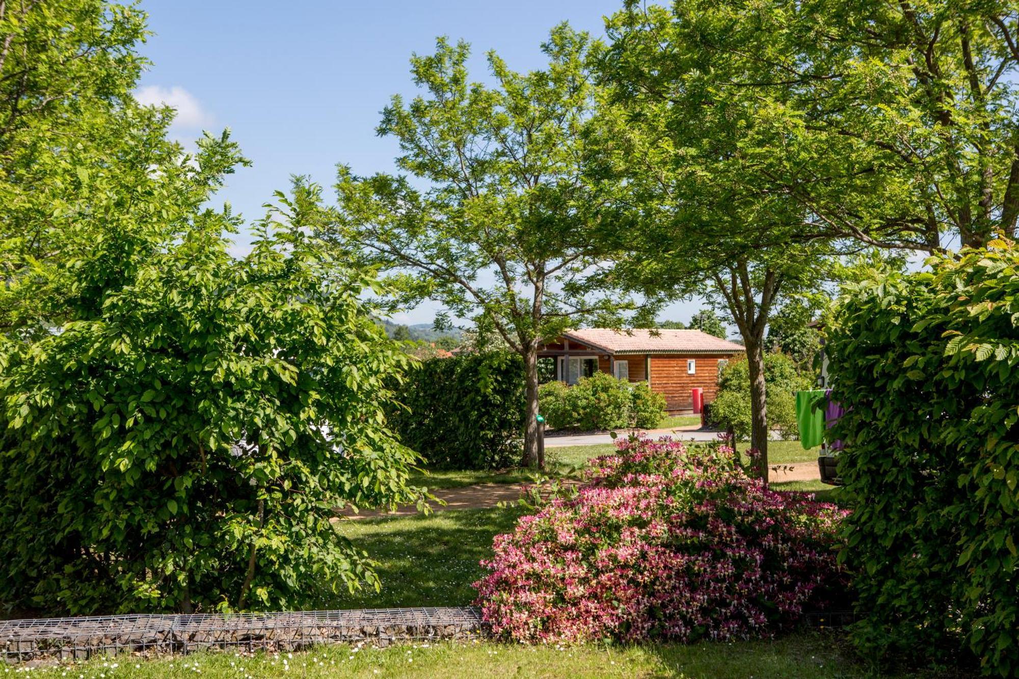 Camping Onlycamp Pierre & Sources Volvic Esterno foto