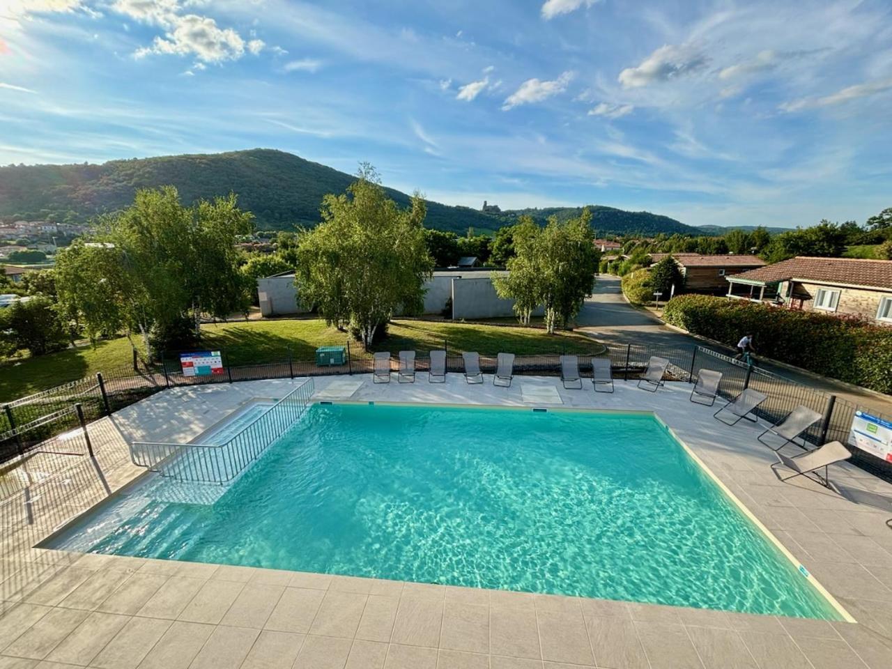 Camping Onlycamp Pierre & Sources Volvic Esterno foto